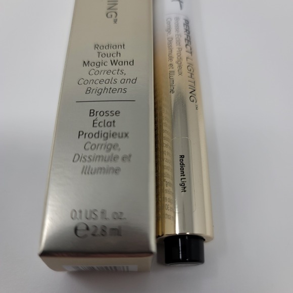 IT Cosmetics Perfect Lighting Radiant Touch Magic Wand Concealer Radiant Light - Picture 4 of 7